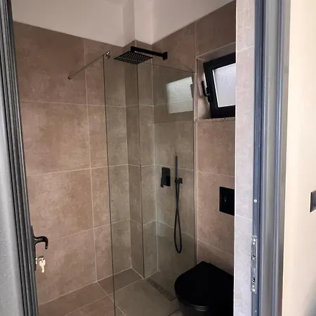 House Of Rose Apartment Dhërmi