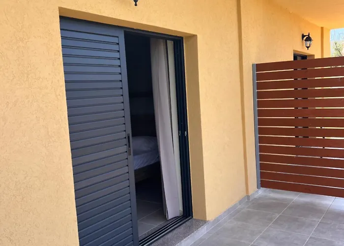 アパート House Of Rose Dhërmi